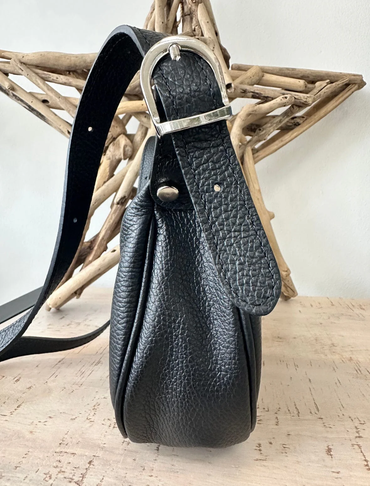 Half Moon Italian Leather Shoulder Bag. - Image 7