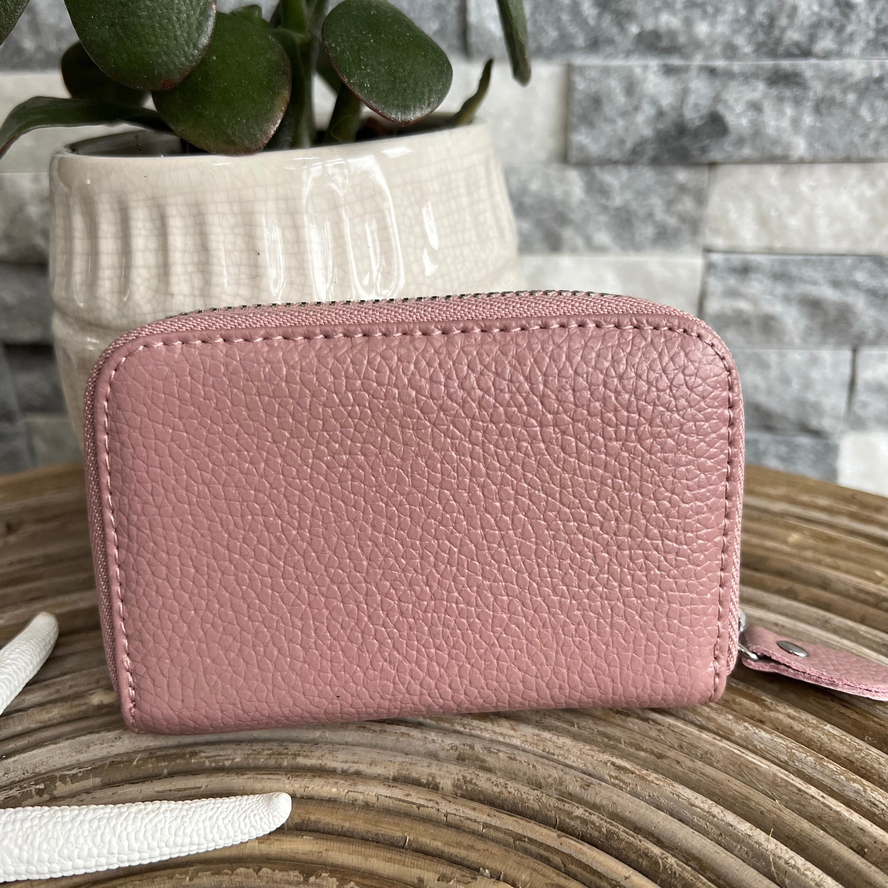 Leather credit card holder with RFID card protection. - Image 2