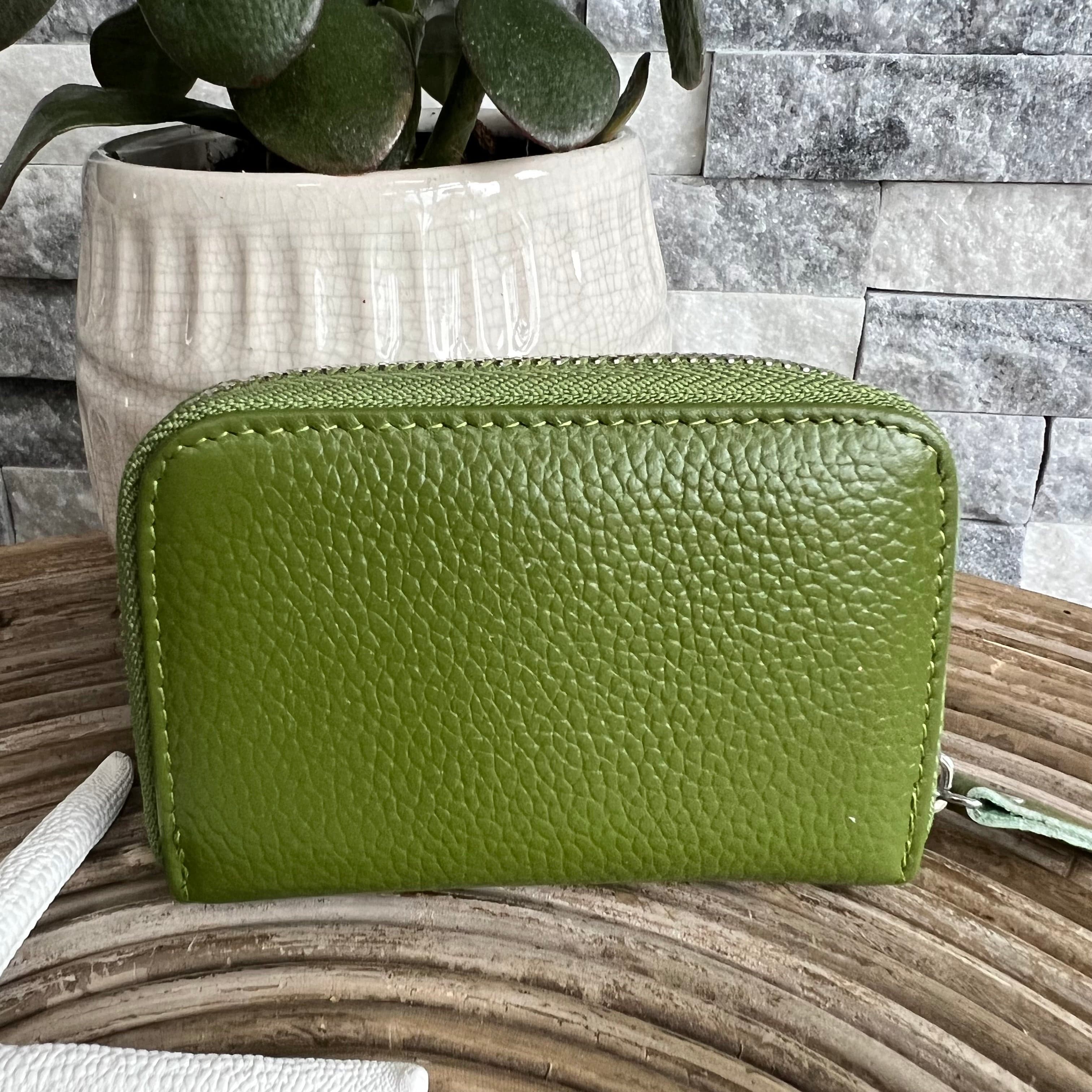 Leather credit card holder with RFID card protection. - Image 8