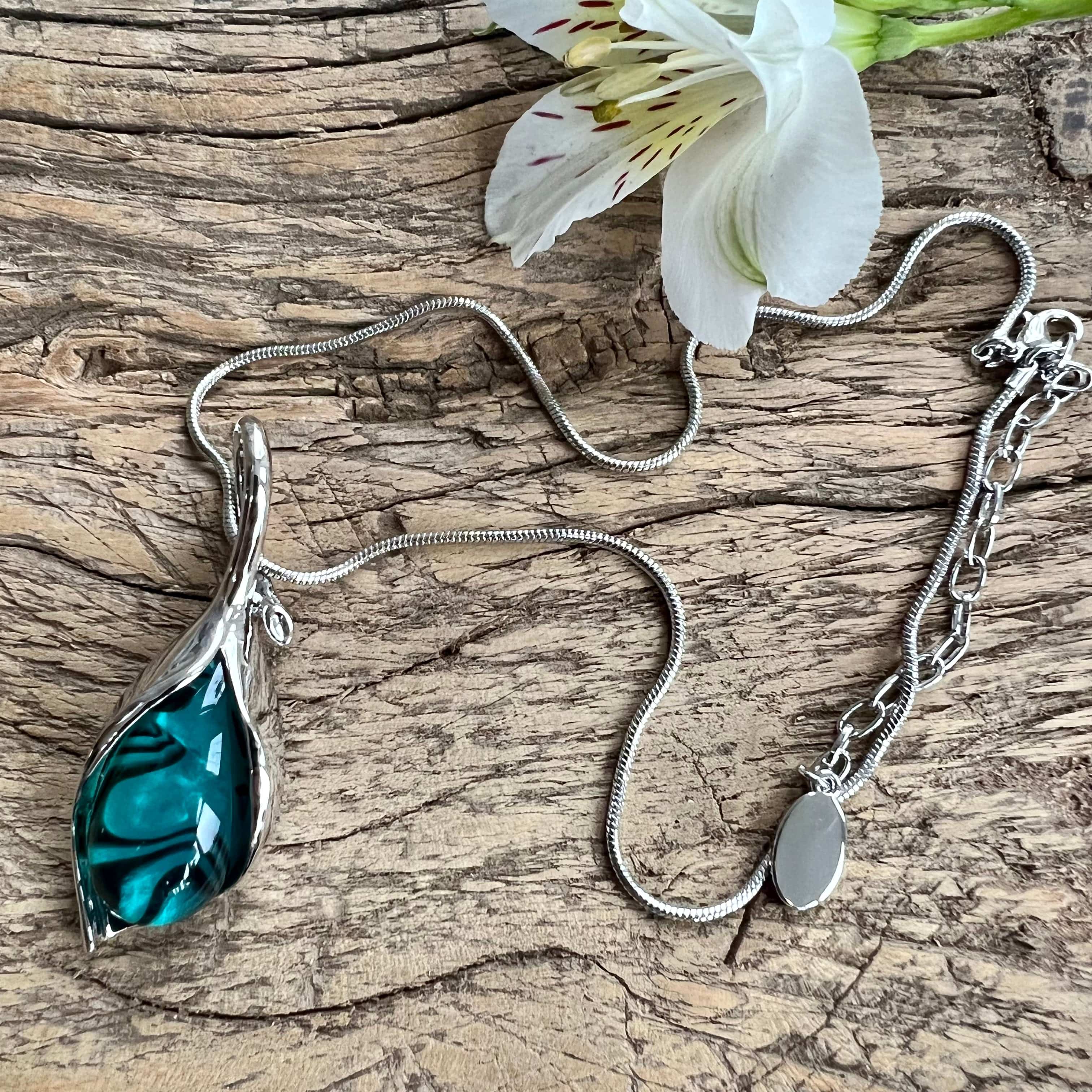 Miss Milly Deep Turquoise & Silver Resin Unfurling Necklace FN545 - Image 3